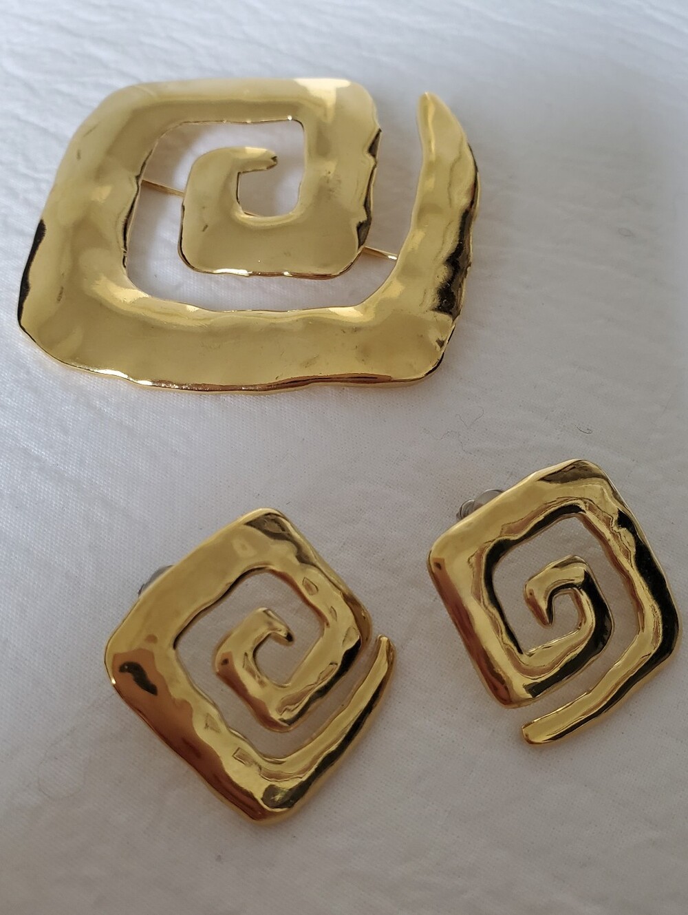 Gold-tone Vintage Spiral Brooch And Earrings Set